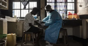 Surto de Ebola ainda está em "fase de expansão" na RD Congo, diz OMS