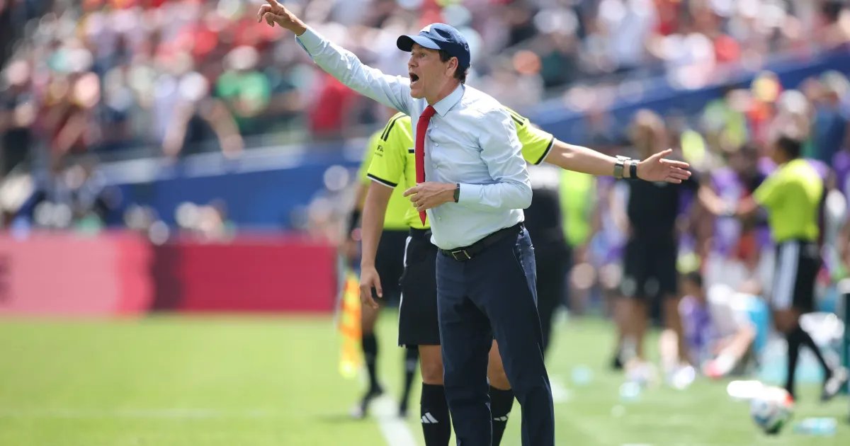 Técnico da Bélgica detona Fifa após anular suspensão de Balogun na Copa