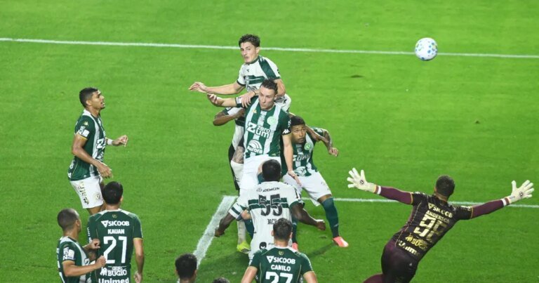 Brasileirão: Coritiba vence Chapecoense e se aproxima do G5