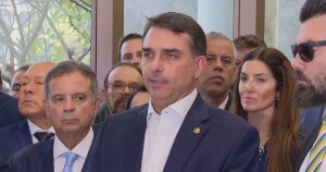 Flávio fala em "novelinha" para definir vice e diz: "Mulheres estão comigo"