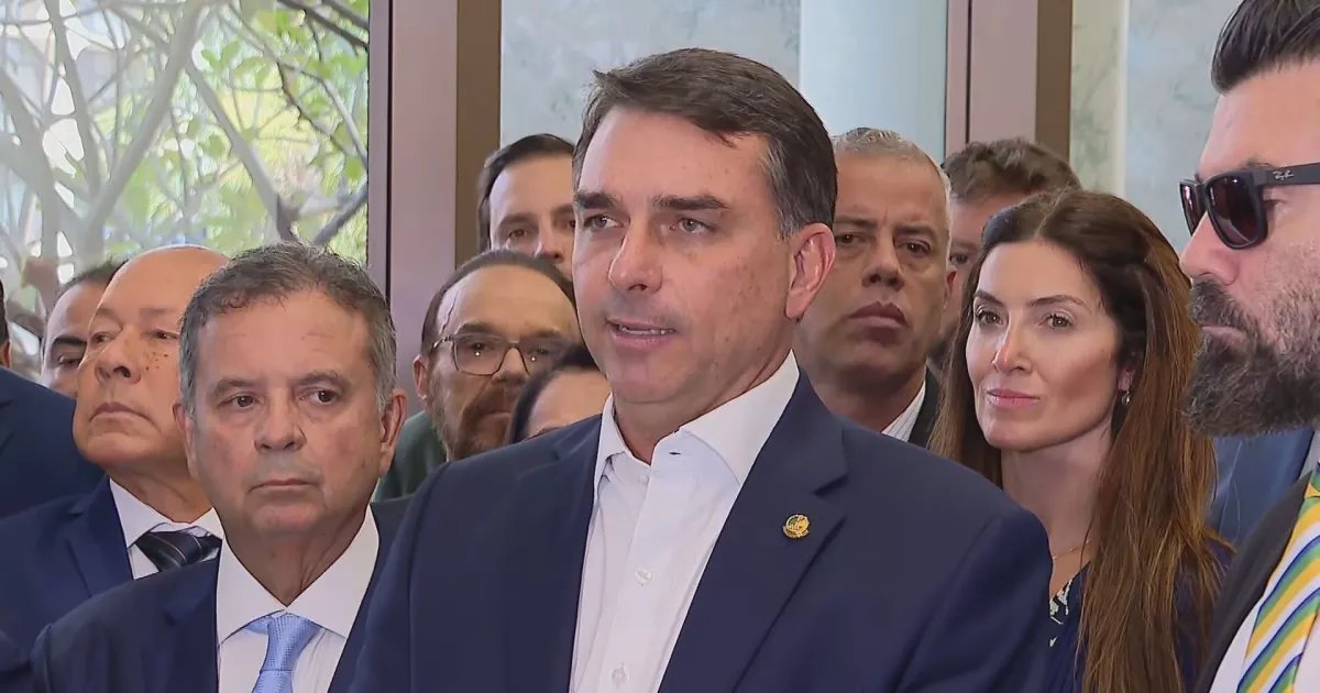 Flávio fala em "novelinha" para definir vice e diz: "Mulheres estão comigo"