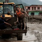 Inundações repentinas no Nepal atingem rota popular entre turistas