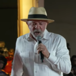Lula diz que vai “ser multado” por pedidos de voto em convenção na BA