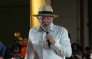 Lula diz que vai "ser multado" por pedidos de voto em convenção na BA