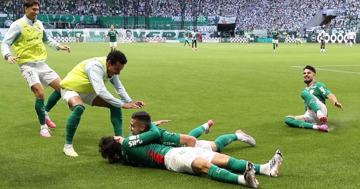 Palmeiras goleia Vasco e abre vantagem na liderança do Brasileirão