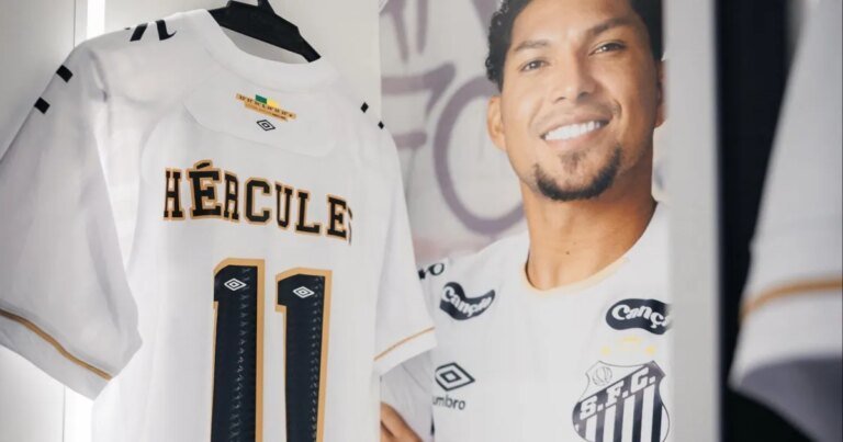 Preso, Robinho é homenageado pelo filho em ação especial do Santos