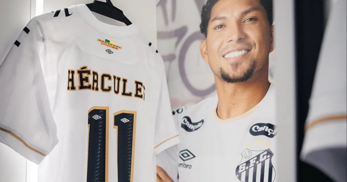 Preso, Robinho é homenageado pelo filho em ação especial do Santos