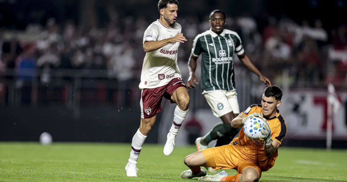 São Paulo empata com Coritiba e chega a 9 jogos sem vencer no Brasileirão