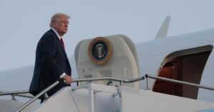 Trump usou caminhão para trocar de avião secretamente após ameaça do Irã