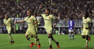 Vasco domina reservas do Cruzeiro, vence e dorme fora do Z4 do Brasileirão