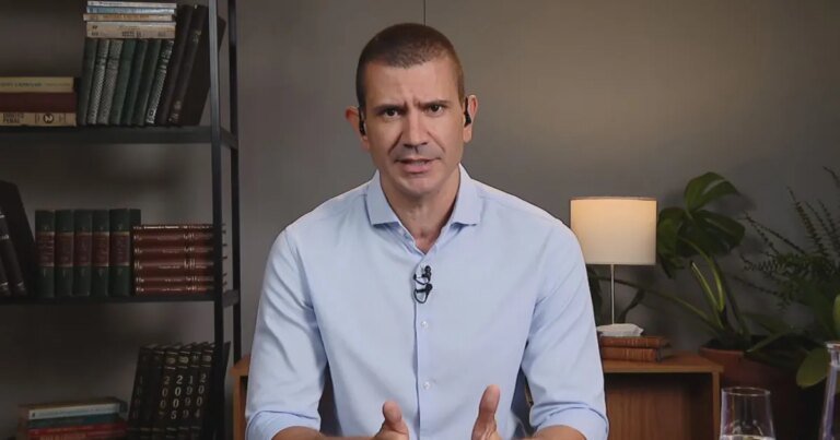 À CNN, Douglas Ruas elogia cortes de gastos de Couto no governo do Rio
