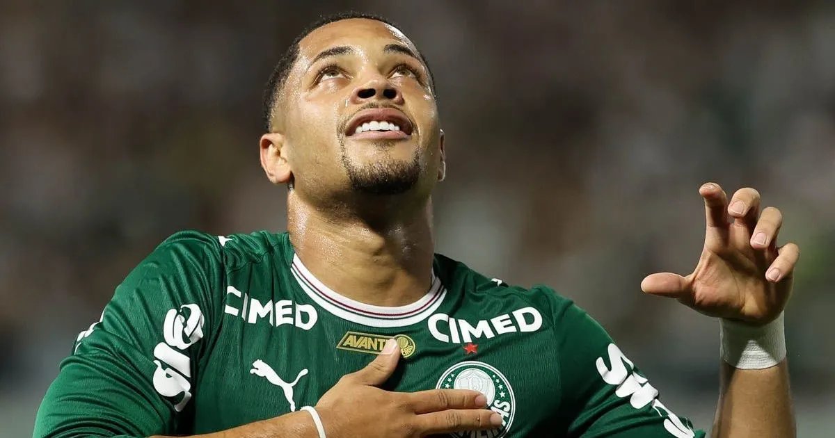Abel faz reflexão e manda recado a Vitor Roque no Palmeiras: "Sorria mais"