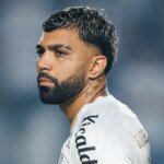 Gabigol se irrita com perguntas sobre provocações após queda do Santos