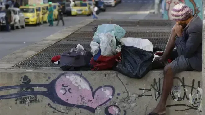 Homem passa 15 anos nas ruas, reconstrói a vida e transforma sofrimento em livro
