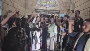 Houthis assumem controle de cidade estratégica no Iêmen