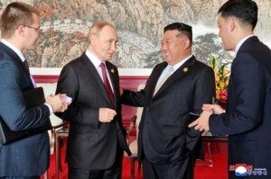 Kim Jong-un diz que vai aprofundar laços com a Rússia em mensagem a Putin