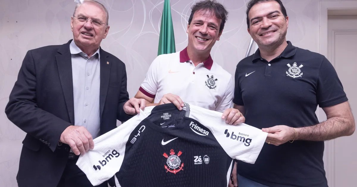 Paz aponta pedido de Stabile no Corinthians: “Parecido com o Fortaleza”