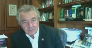 "Pedir nulidade não se coaduna com o direito instrumental", diz Mello à CNN