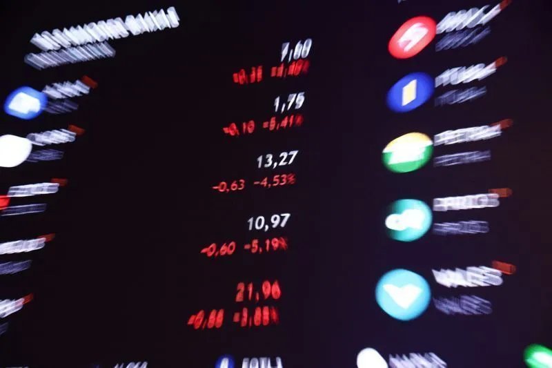 Bolsa cai mais de 1% com quadro eleitoral; juros futuros sobem após 6x1