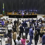 Direita decide votar a favor do fim da escala 6×1