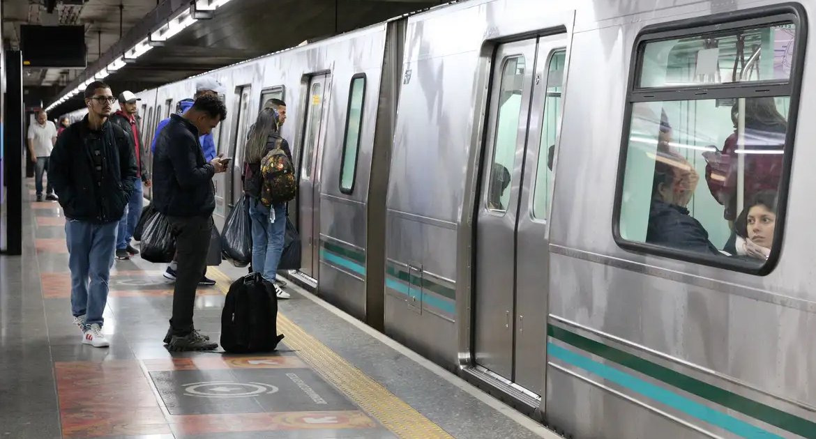 Feriado de 12 de outubro altera funcionamento de serviços em SP; confira