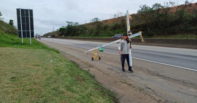 Fila e roupas claras: PRF orienta romeiros que vão a Aparecida pela Dutra