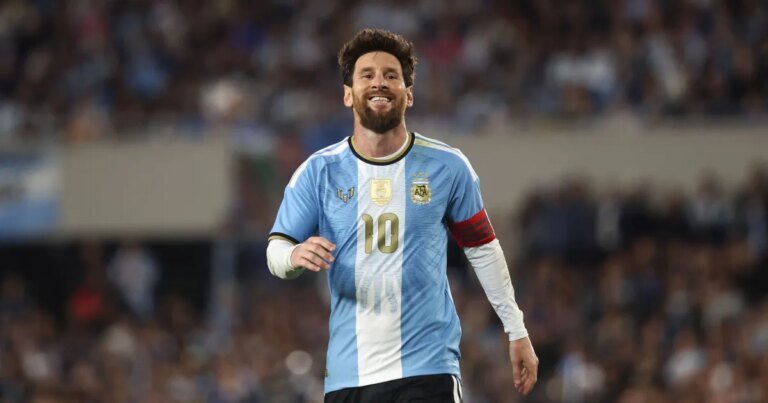 Messi se emociona na despedida: “Gostaria de estar aqui a vida inteira”