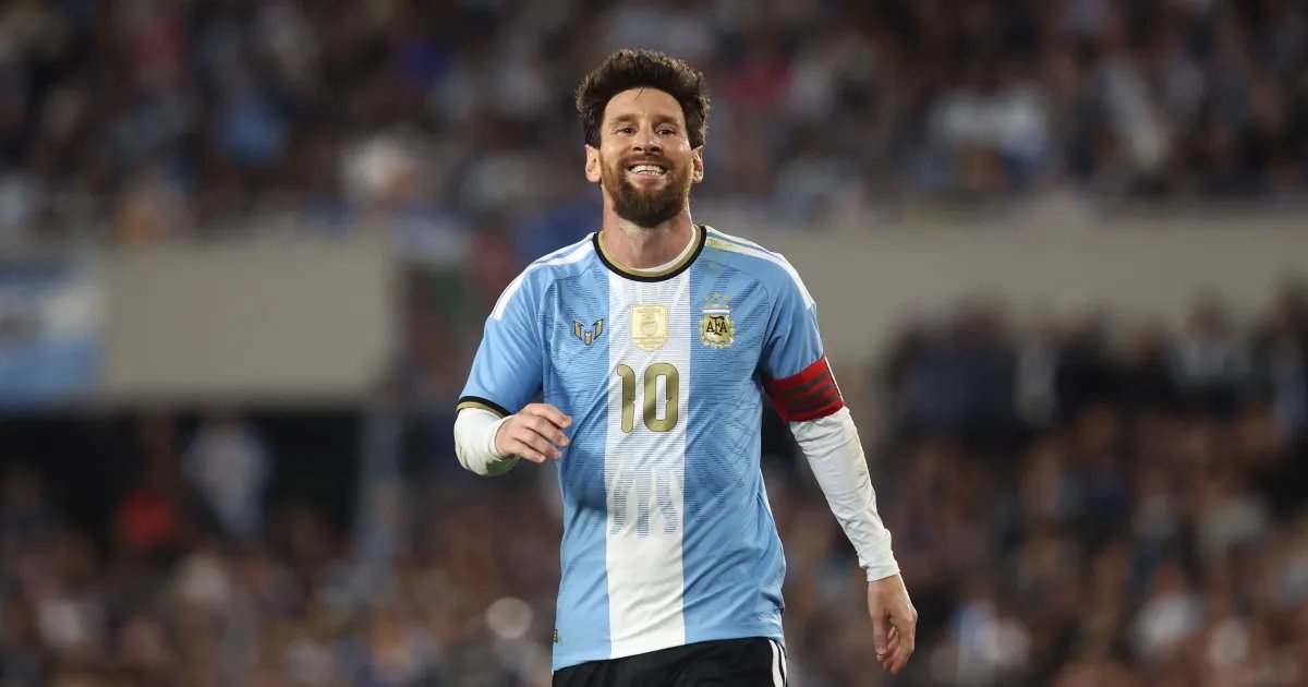 Messi se emociona na despedida: "Gostaria de estar aqui a vida inteira"