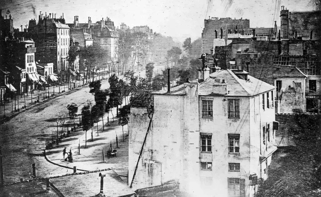 Onde foi tirada a primeira foto de um ser humano? Descoberta em Paris revela o ponto exato da imagem de 1838