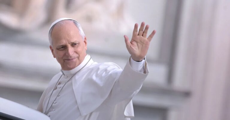 Papa Leão XIV terá alta do hospital neste sábado (17), diz Vaticano