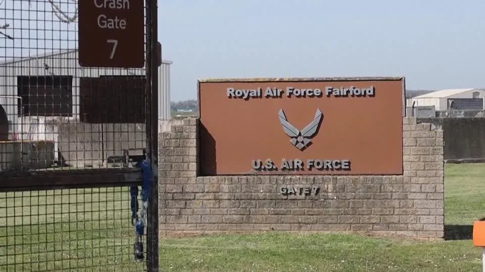 Suspeito de plano terrorista em base aérea é solto no Reino Unido
