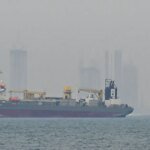 Vazamento de petróleo leva ao fechamento de praias nos Emirados Árabes