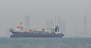 Vazamento de petróleo leva ao fechamento de praias nos Emirados Árabes
