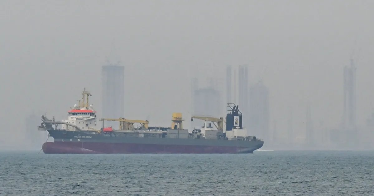 Vazamento de petróleo leva ao fechamento de praias nos Emirados Árabes